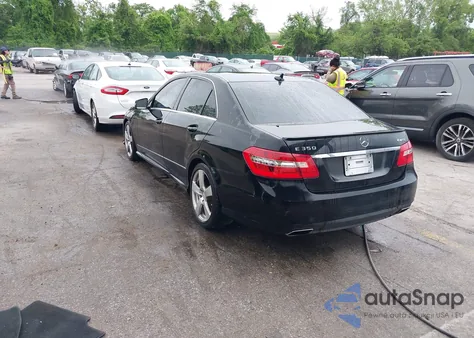 2011 Mercedes-Benz E 350 4Matic z USA, uszkodzony, nr VIN WDDHF8HB1BA427051